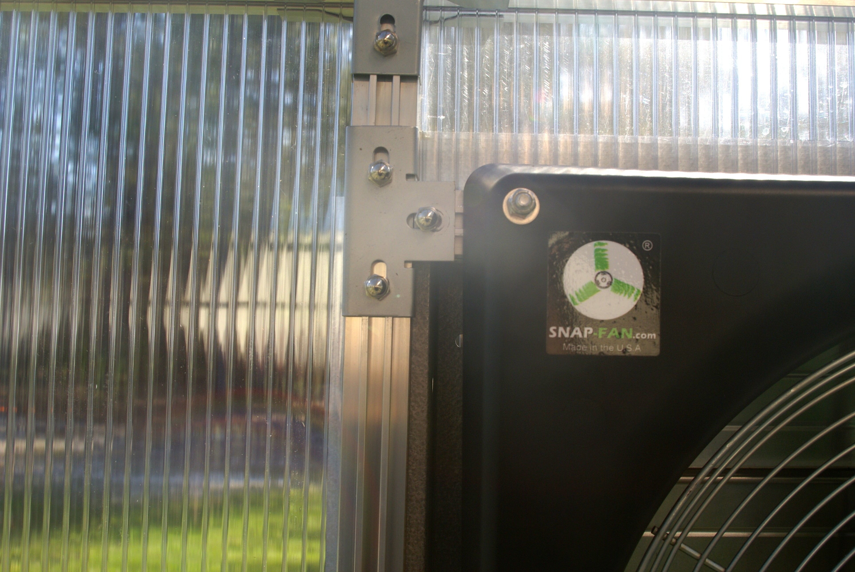 Greenhouse Accessories - MONT™ Solar Powered Ventilation System For Greenhouse