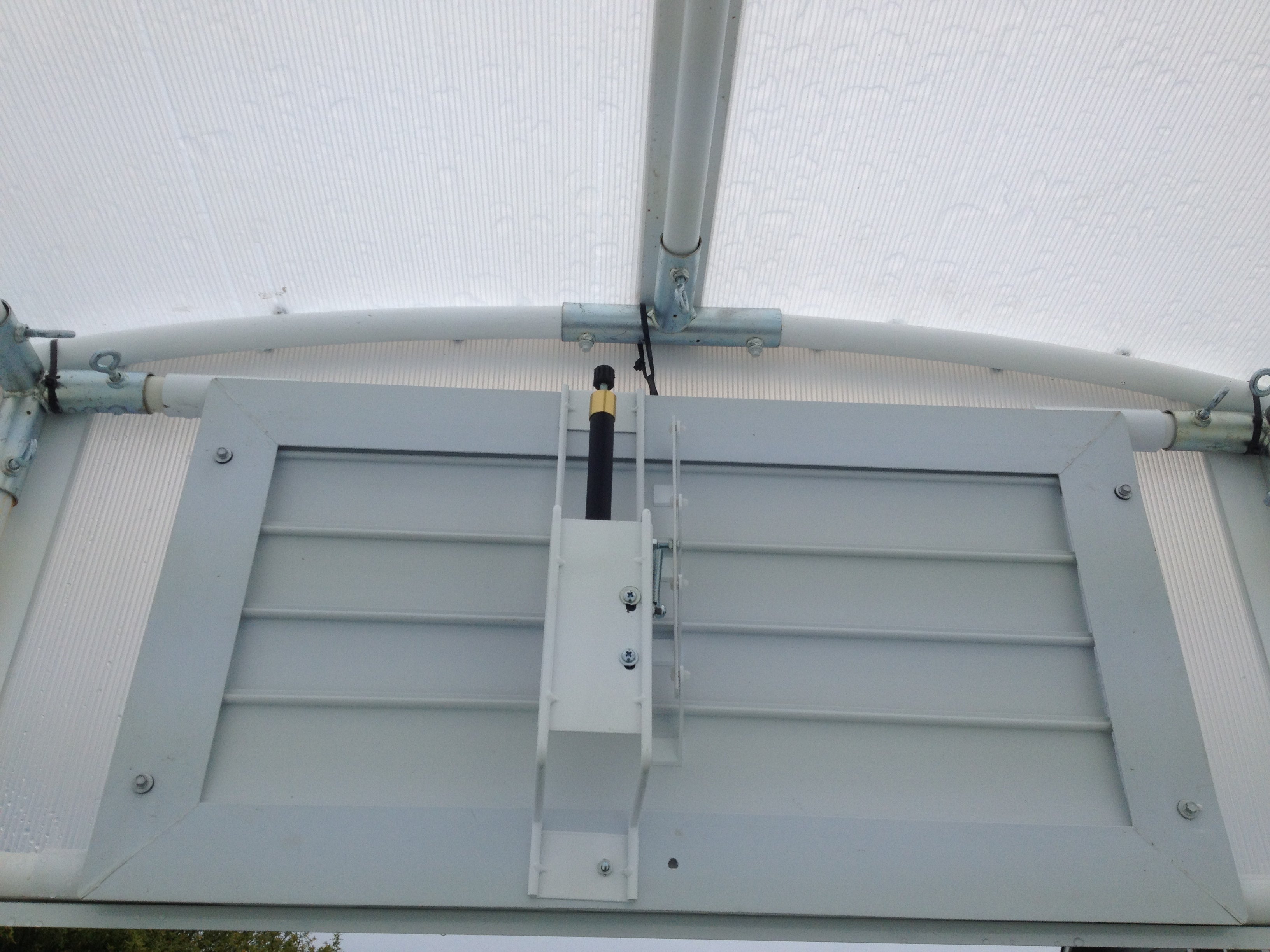Gardener's Oasis™  8x8x16.ft Round Heat Efficient Greenhouse - Dive To Garden