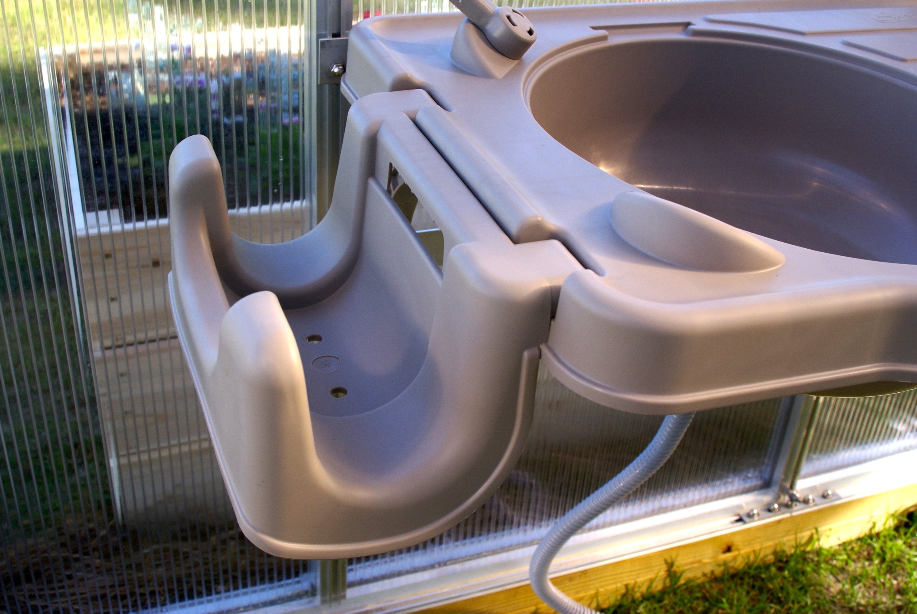 Outdoor Sink For MONT™ Greenhouses - Dive To Garden