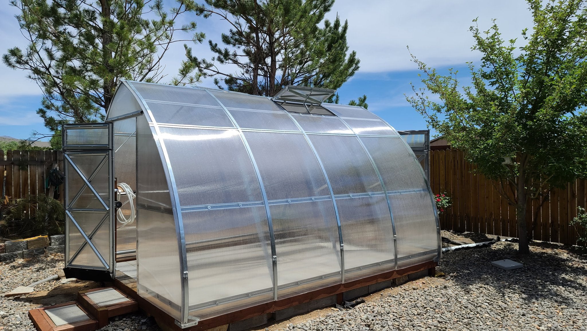 Sungrow Urban™ 10x8x13.ft Greenhouse - Dive To Garden